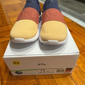APL Women's TechLoom Bliss in Navy and Cedar